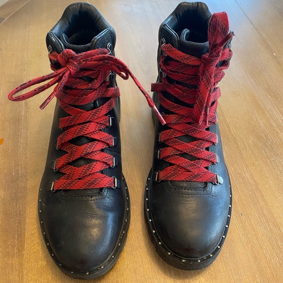 Sorel Waterproof hiking boots! Worn 5x. So cute! - Picture 2 of 6